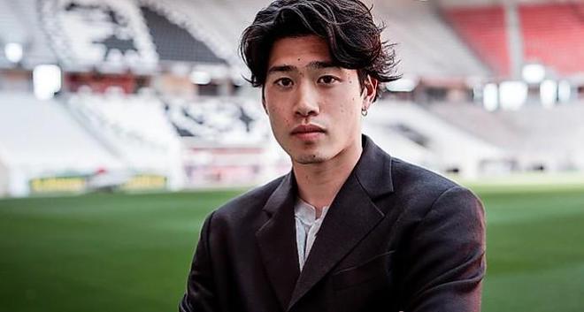 官方：弗賴堡簽約日本前鋒鈴木唯人，轉會費750萬歐。