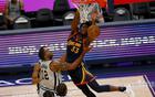 他，24歲天才，NBA十年最失敗。無(wú)球可打。