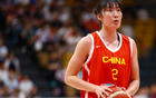 中國女籃新星，23歲1米86，五戰(zhàn)征服主帥，三分神準(zhǔn)如李夢。