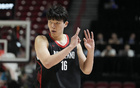 楊瀚森：榮幸與約基奇姚明比肩，適應(yīng)NBA不棄獨(dú)特性。