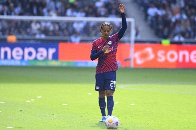 萊比錫堅持索價7000萬歐西蒙斯，暫無報價。