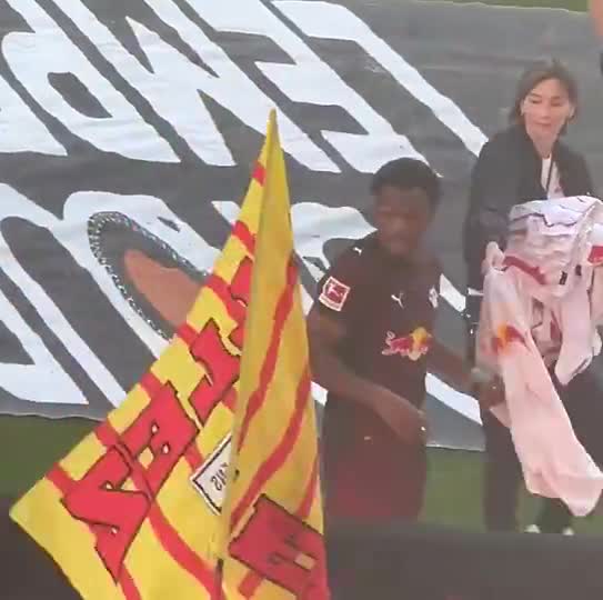 朗斯主場，奧蓬達(dá)備戰(zhàn)，贈球迷球衣！