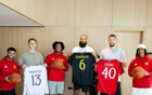 NBA球員祖巴茨等造訪卡靈頓，獲贈曼聯(lián)球衣！